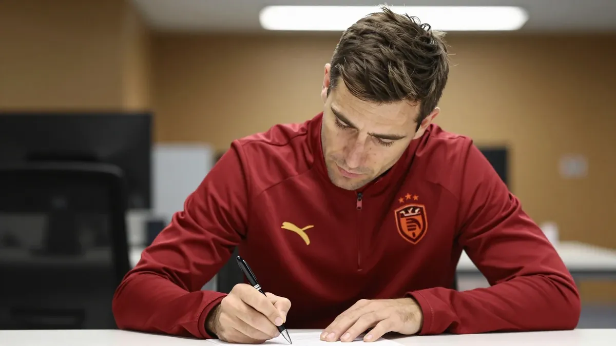 Partick Thistle have secured the future of management duo Mark Wilson and Alex Rae with new contracts following a...